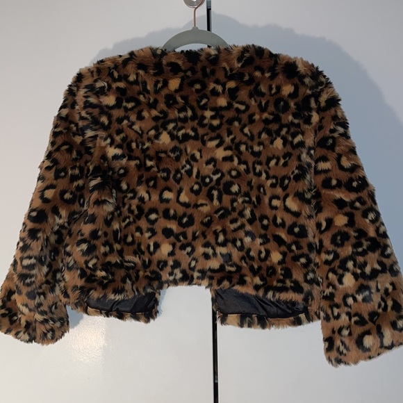 Forever 21 (NWT) cheetah print 3/4 sleeve faux fur jacket for women. Size L. - Picture 2 of 5